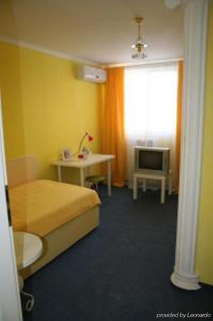 Hotel Nelisse Bukarest Szoba fotó