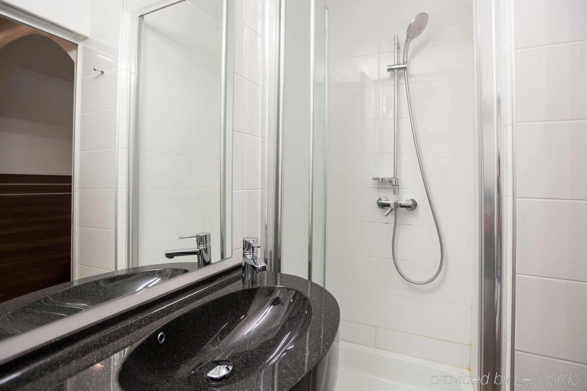 Hotel Nelisse Bukarest Kültér fotó