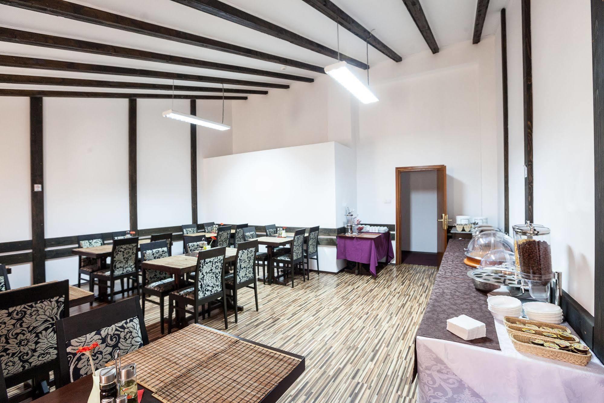 Hotel Nelisse Bukarest Kültér fotó