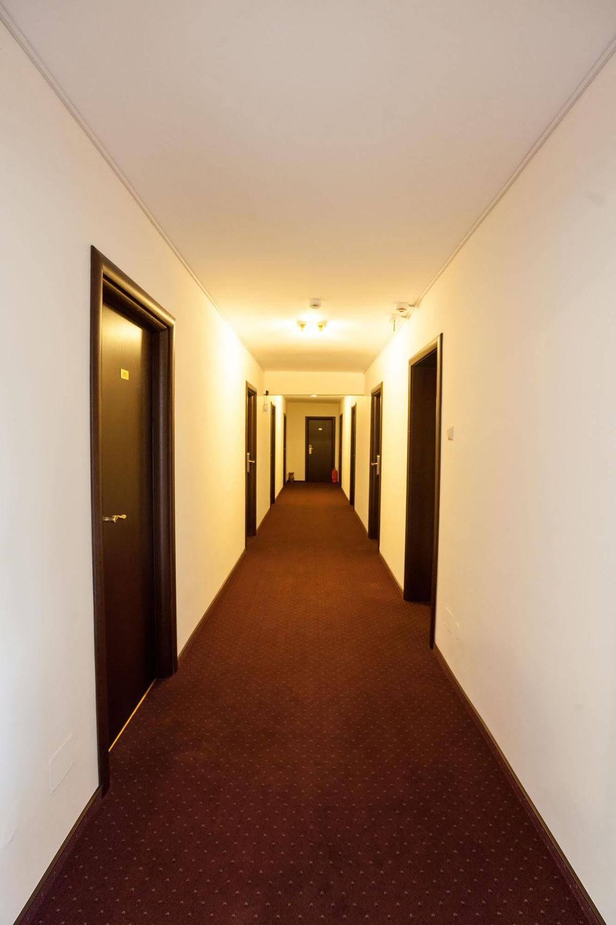 Hotel Nelisse Bukarest Kültér fotó