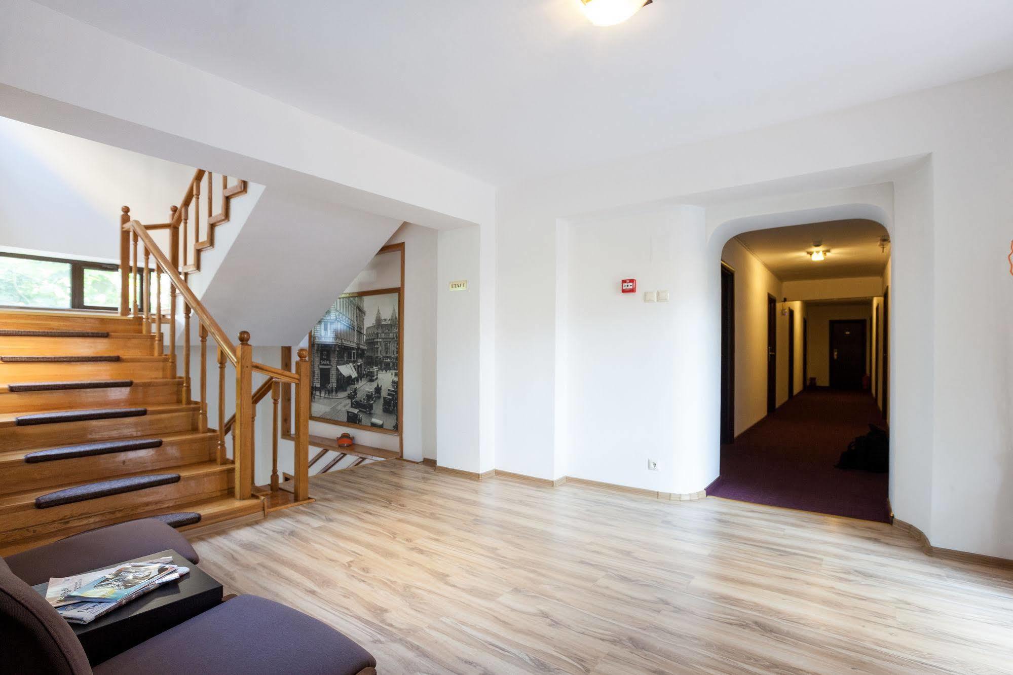 Hotel Nelisse Bukarest Kültér fotó
