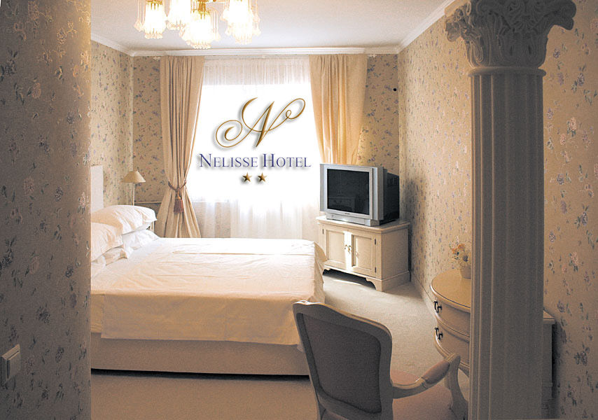 Hotel Nelisse Bukarest Szoba fotó